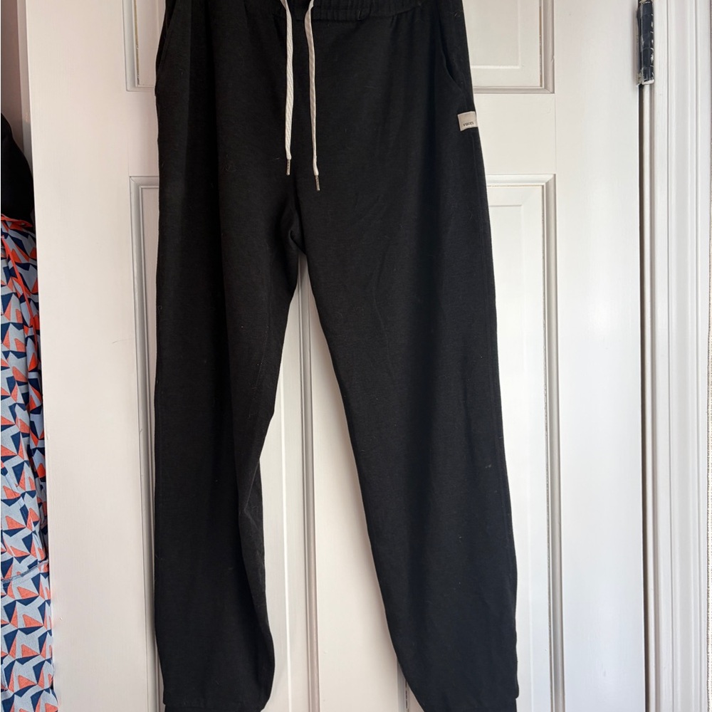 Vuori Black women’s Drawstring Joggers with Cuffed Hem